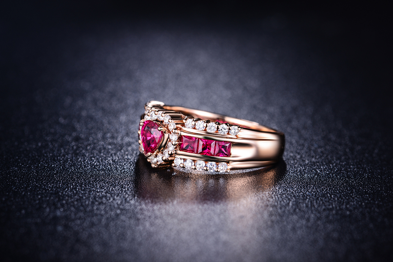 艺展珠宝 冰种红纹石戒指 女 时尚 18k金镶真钻 天然红纹石女戒指-阿里巴巴