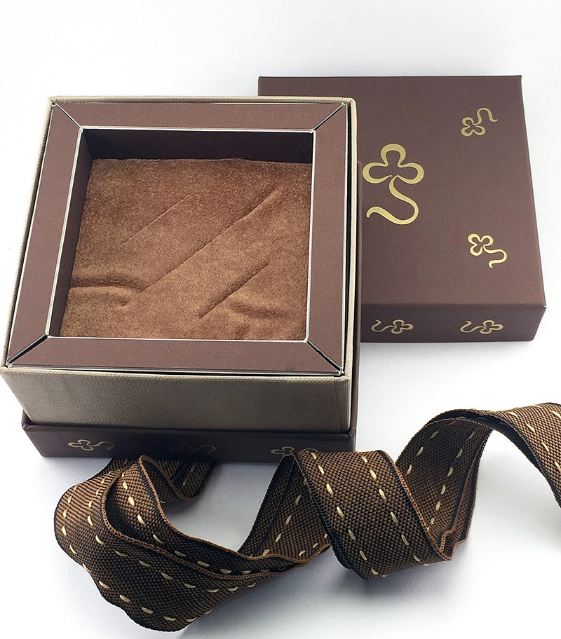 AZHAR珠宝道具橱窗摆设（图ZMTU1NDg4NzQ0） - 产品摄影 - 站酷设计师牛精林原创素材 - 站酷ZCOOL