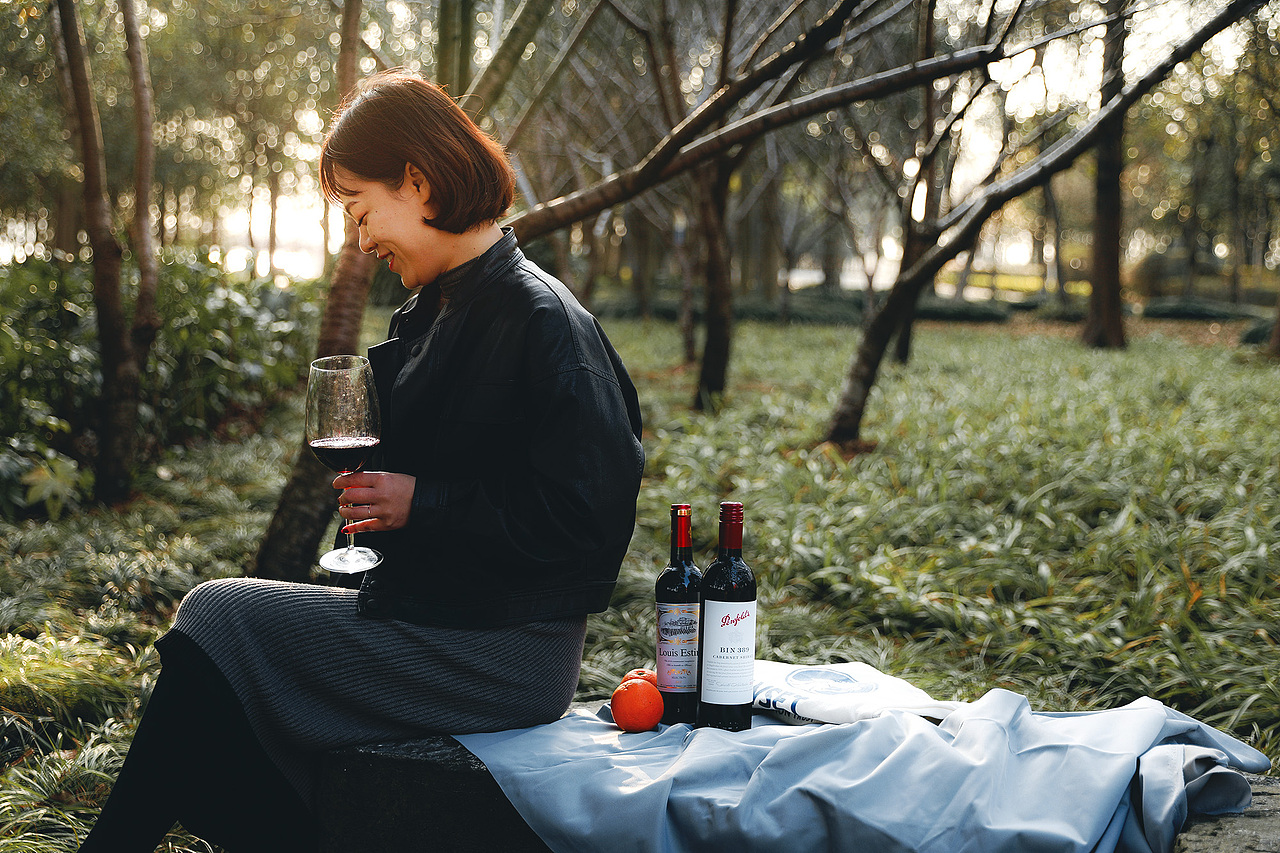 红酒类人像外景拍摄