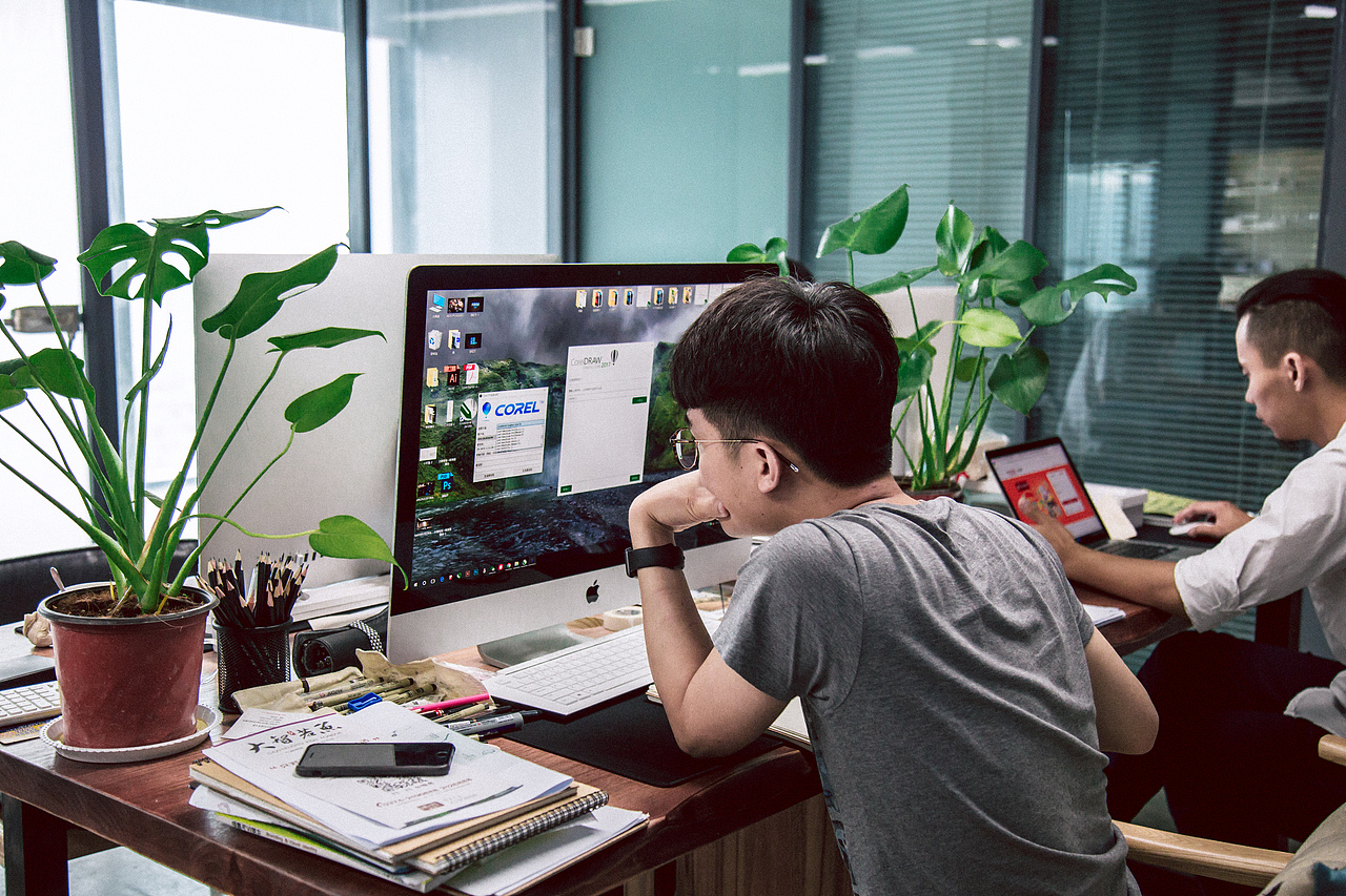 设计师们的工作照