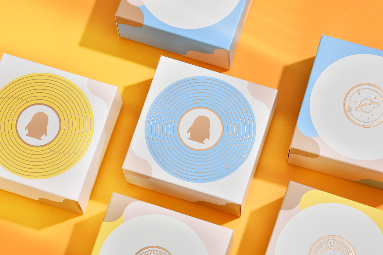 “中秋团圆夜，臻礼映明月——[腾讯]中秋礼盒”（图ZMzc5ODM3NzQw） - 产品摄影 - 站酷设计师天空上有云原创素材 - 站酷ZCOOL