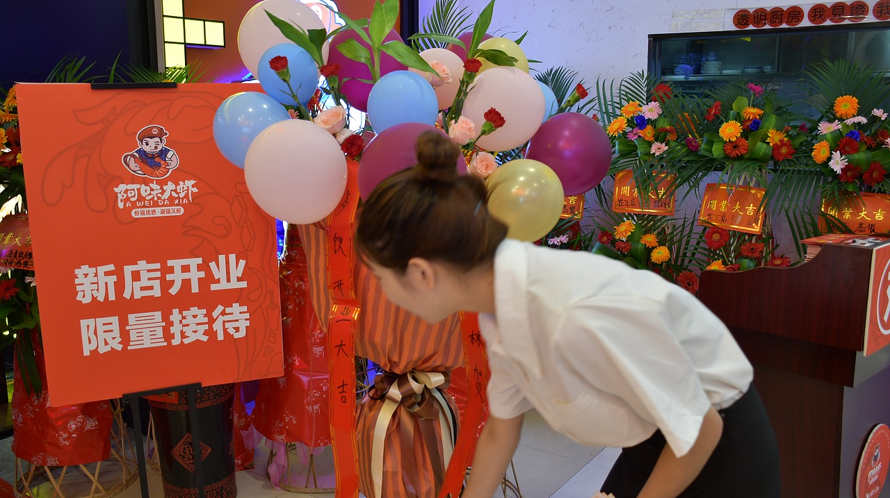 阿味大虾火锅连锁餐饮旗舰店实景拍摄 - 连锁加盟品牌（图ZMTcyNDkwMDUy） - 人像摄影 - 站酷设计师英皇视觉原创素材 - 站酷ZCOOL