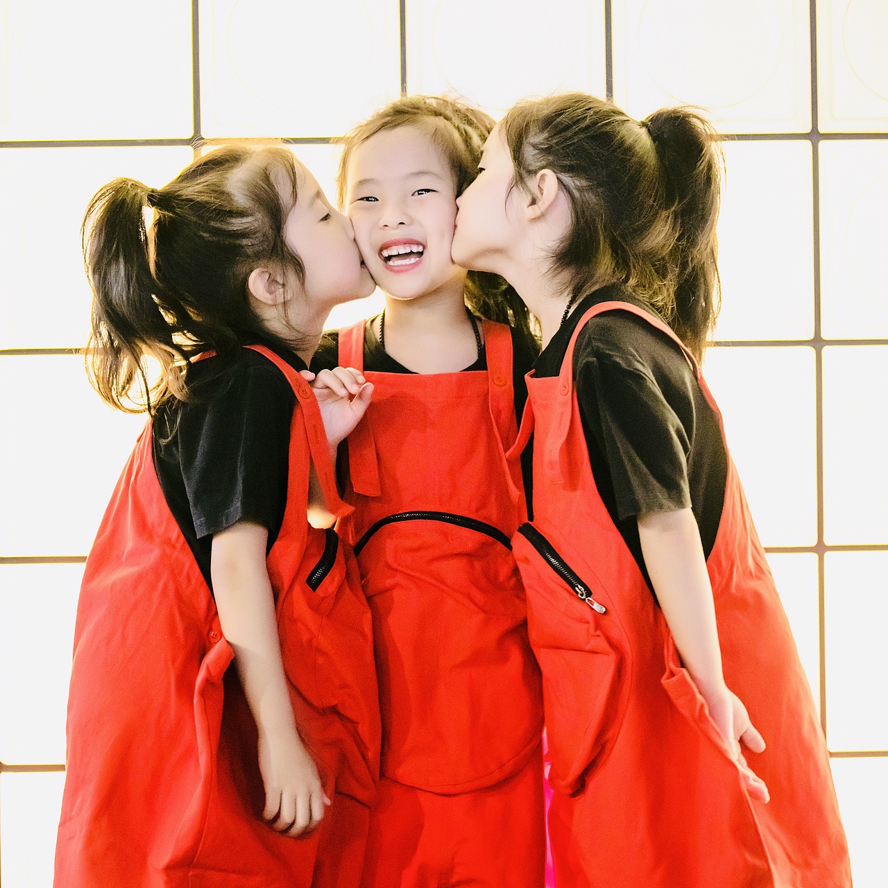 三只小姐妹（图ZMTY4MTI4MzIw） - 人像摄影 - 站酷设计师街头春哥原创素材 - 站酷ZCOOL