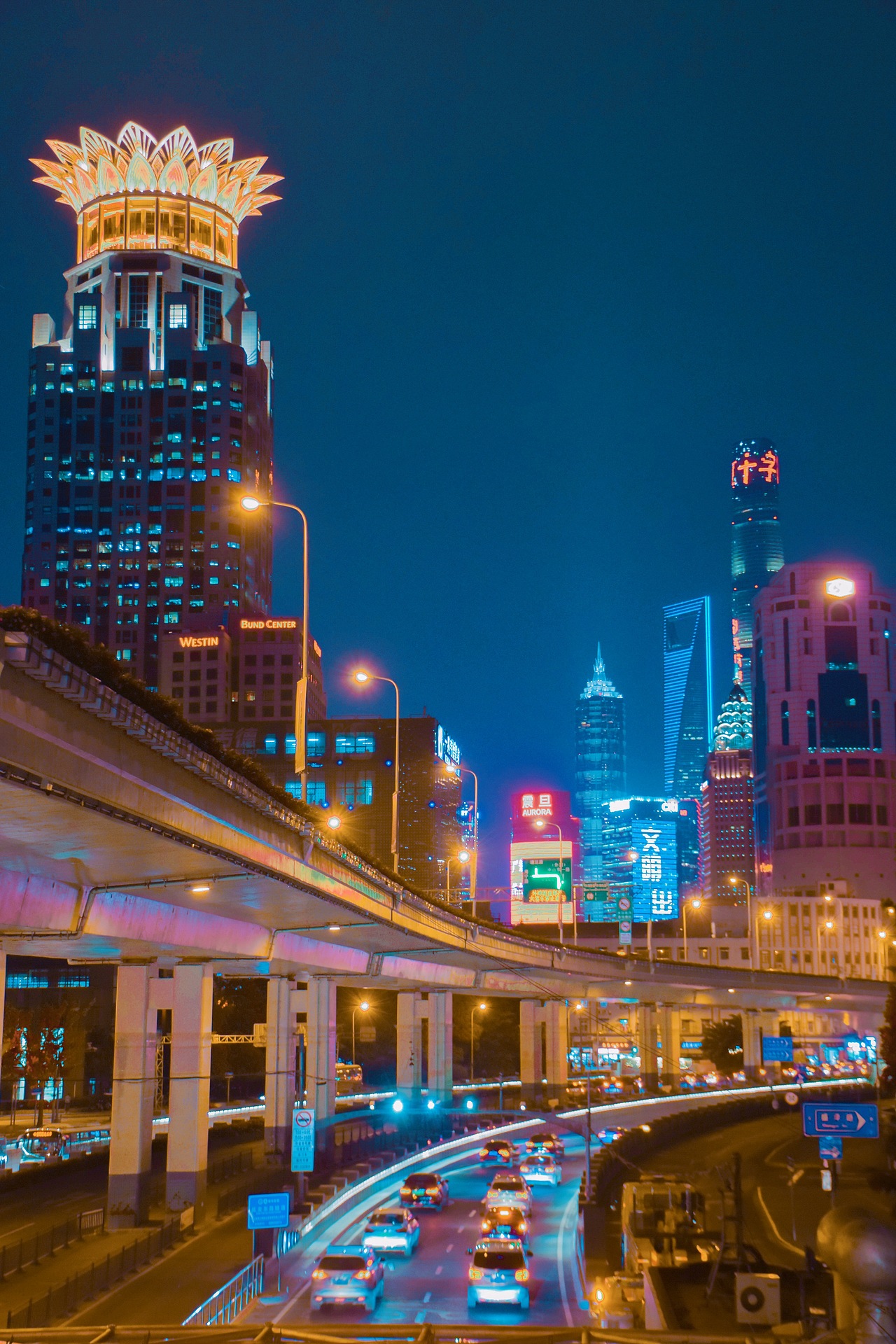 Cyberpunk on the way home 下班路上的赛博朋克（图ZMTU3Njg3NDYw） - 人文/纪实摄影 - 站酷设计师littlemisery原创素材 - 站酷ZCOOL