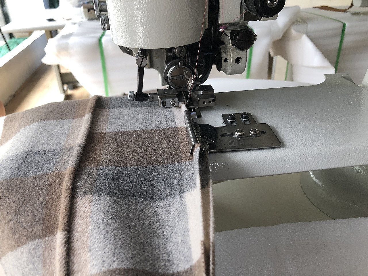 思坦途stanto高档双面呢仿手工暗缝机，机器代替手工（图ZMTY4NDM4ODky） - 工业用品/机械 - 站酷设计师杭州坦途服装机械原创素材 - 站酷ZCOOL