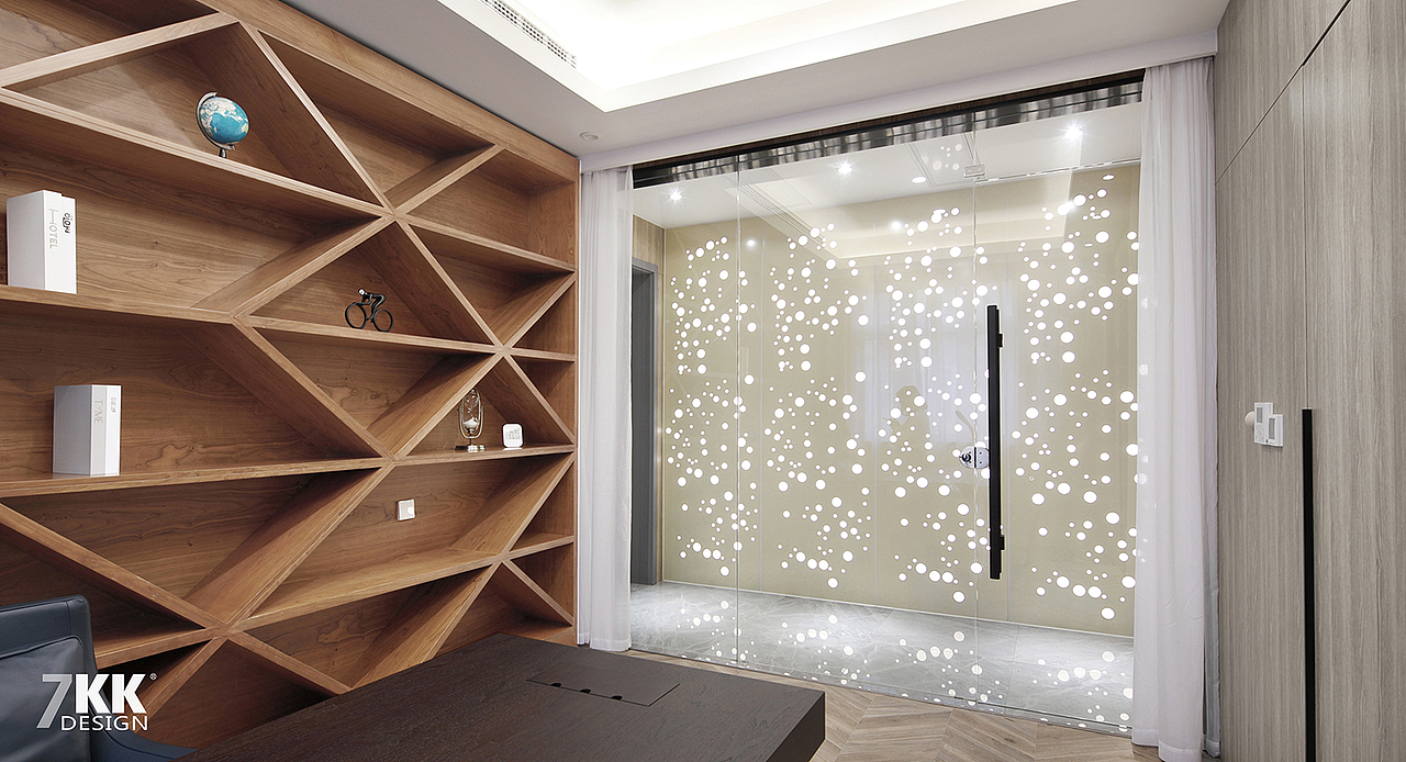 透过走廊可以看到对面梦幻的造型墙面