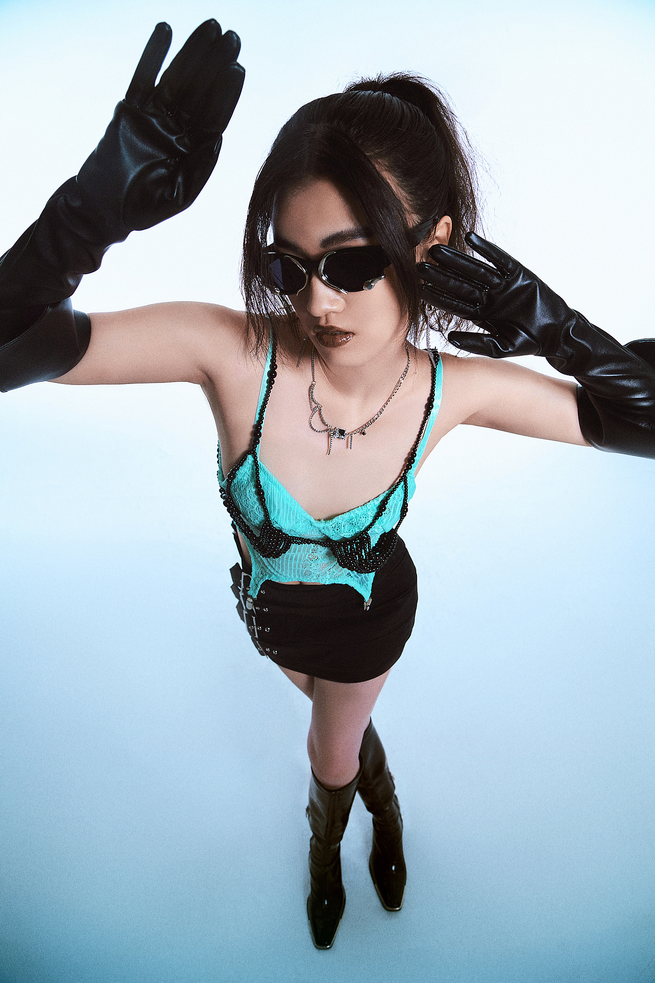 時尚攝影創(chuàng)作-Y2K風格（圖ZMzM0NTAyMDQ4） - 人像攝影 - 站酷設計師拍照的罐頭原創(chuàng)素材 - 站酷ZCOOL