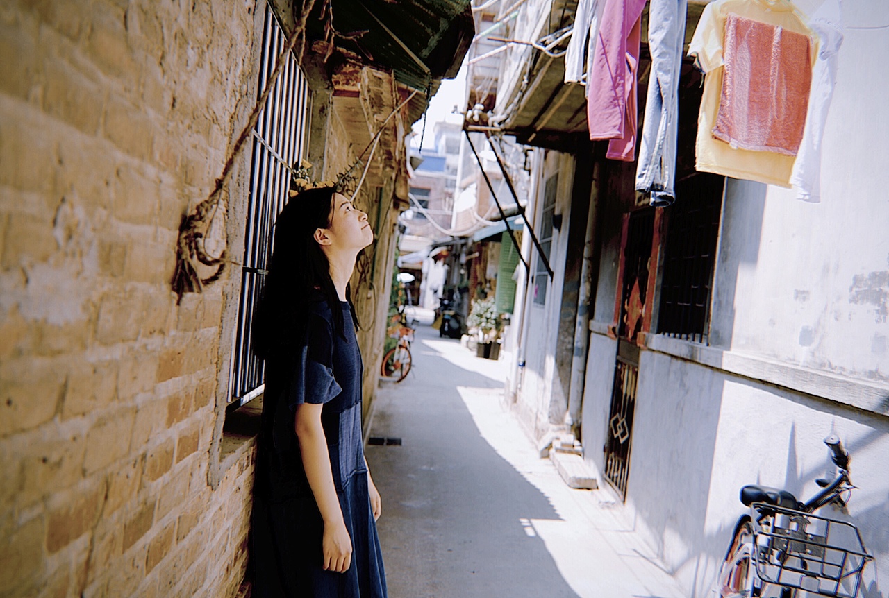 厦门小巷（图ZMTExNTAxNjEy） - 人像摄影 - 站酷设计师洗衣机它转疯了原创素材 - 站酷ZCOOL