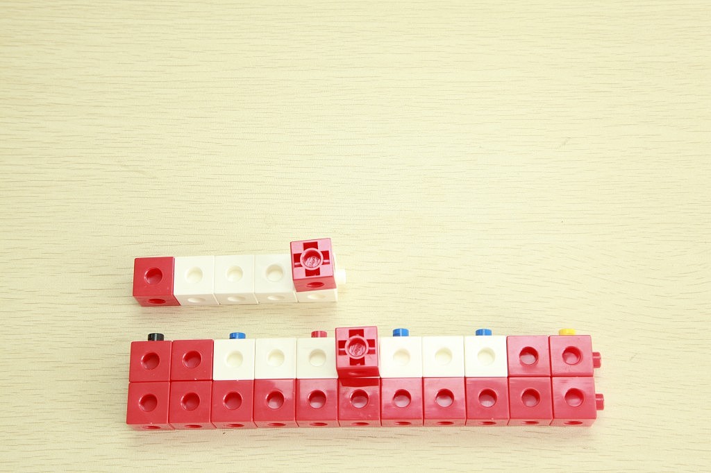 一款简单的玩具组装定格动画制作。