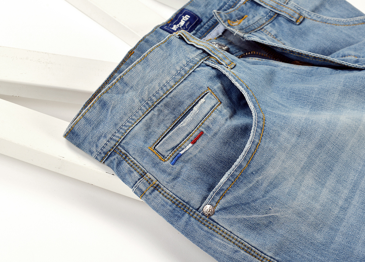 牛仔裤平铺拍摄