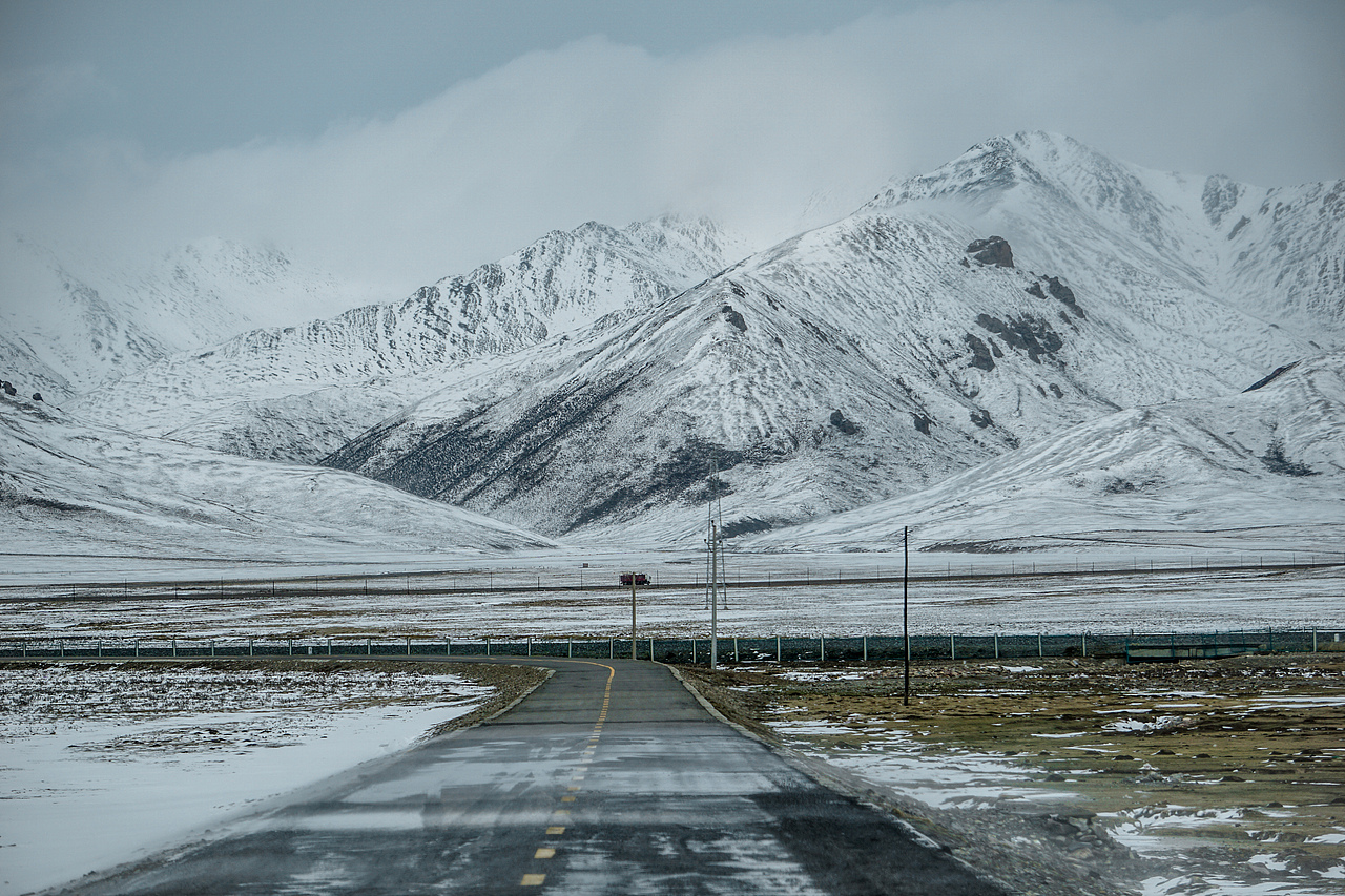 哪里的景色最美？答案在路上。