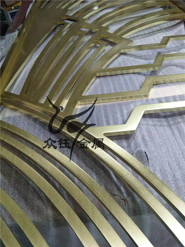 洛阳 别墅铝板镂空拉丝钛金雕刻屏风