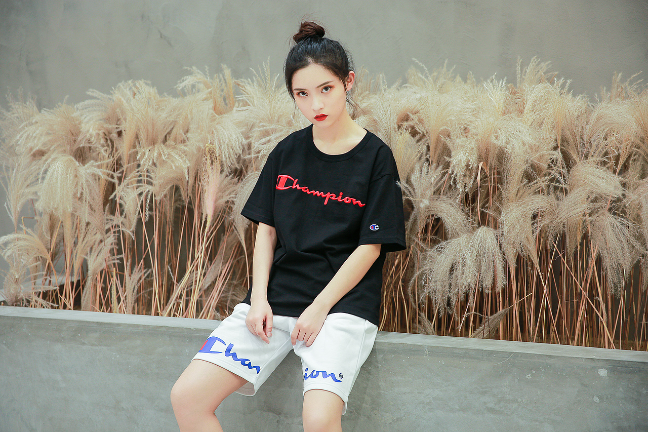 英气的小姐姐（图ZMTU0NDI5MDg0） - 人像摄影 - 站酷设计师月半三皮原创素材 - 站酷ZCOOL