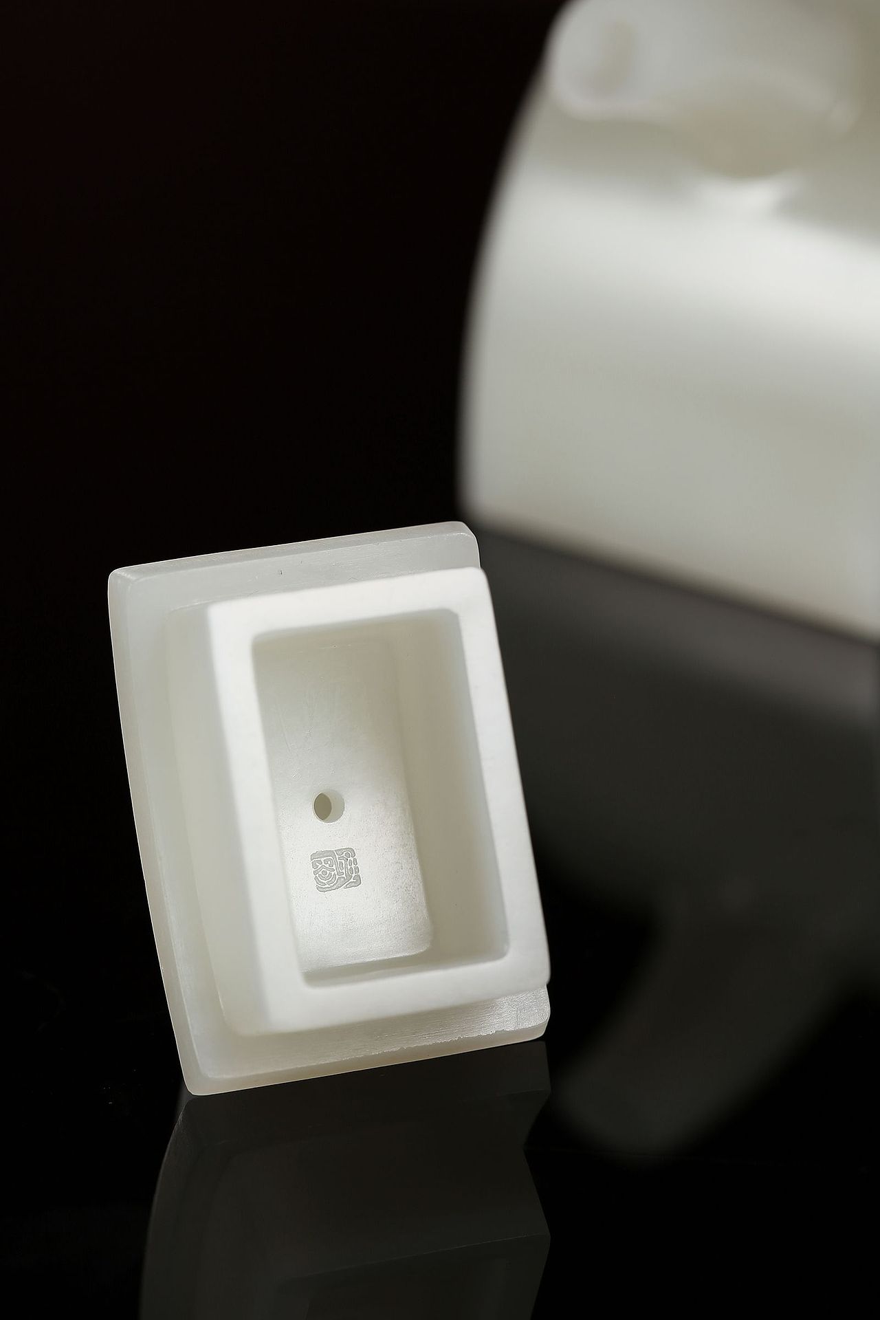 玉器摄影系列/竹石双清半月瓦当壶