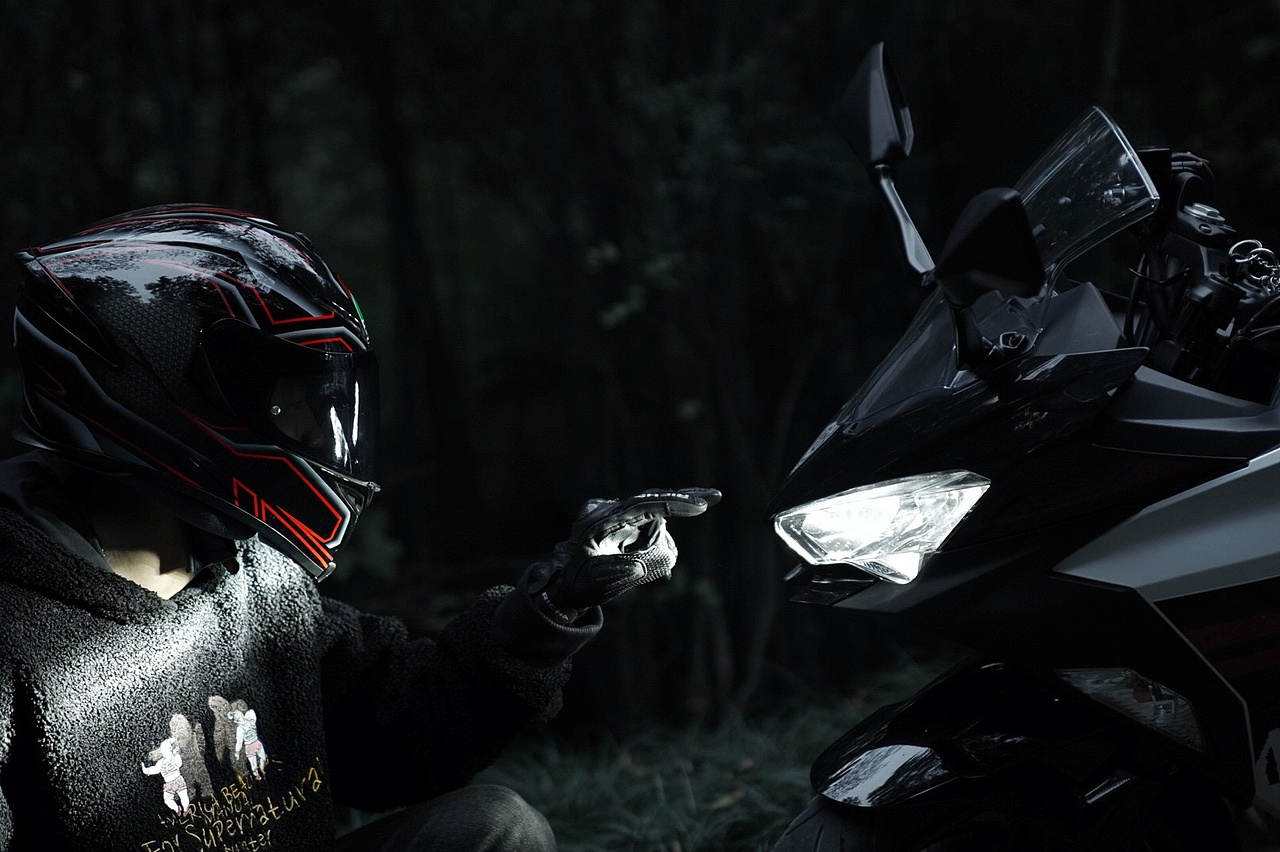 机车头盔日常拍摄