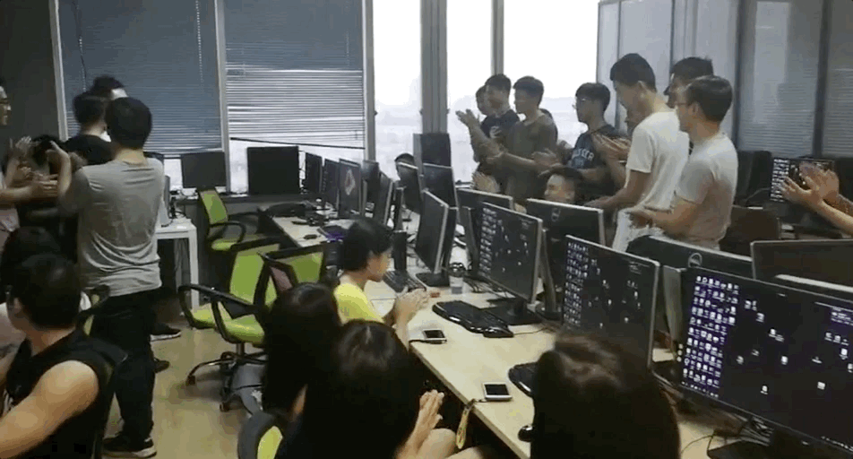 获得掌声的时候，是对自己一个学习阶段最好的交代了。虽然还是有不足和进步的空间，但这是个起点！在人生的道路上，还是要一步步向前啊！