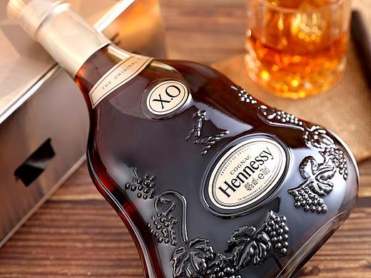 軒尼詩(shī)洋酒拍攝（個(gè)人主頁(yè)-ZNTM0NTc0ODQ=） - 產(chǎn)品攝影 - 站酷設(shè)計(jì)師chunchun簡(jiǎn)單就好原創(chuàng)素材 - 站酷ZCOOL