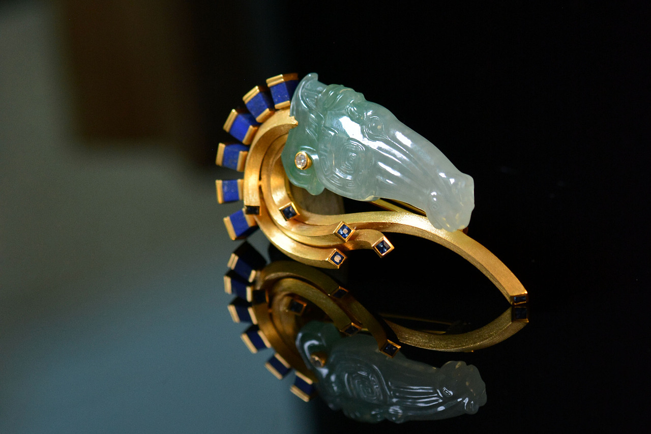 神秘的力量之翡翠马头胸针吊坠