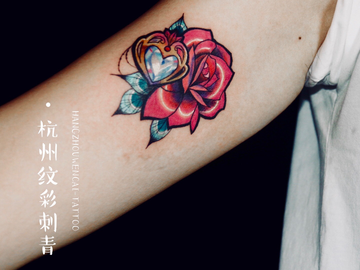 小臂写实玫瑰纹身图案_南京纹彩刺青