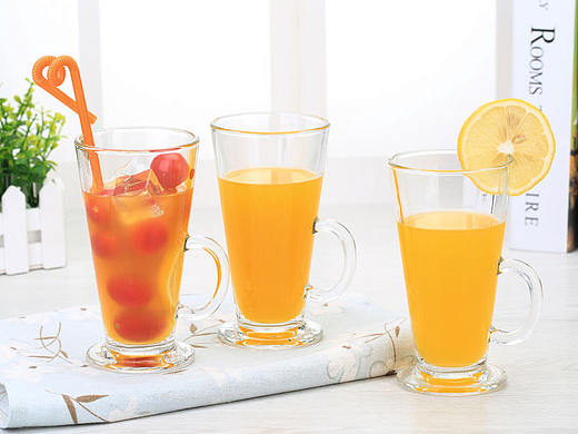 一组玻璃产品拍摄图片