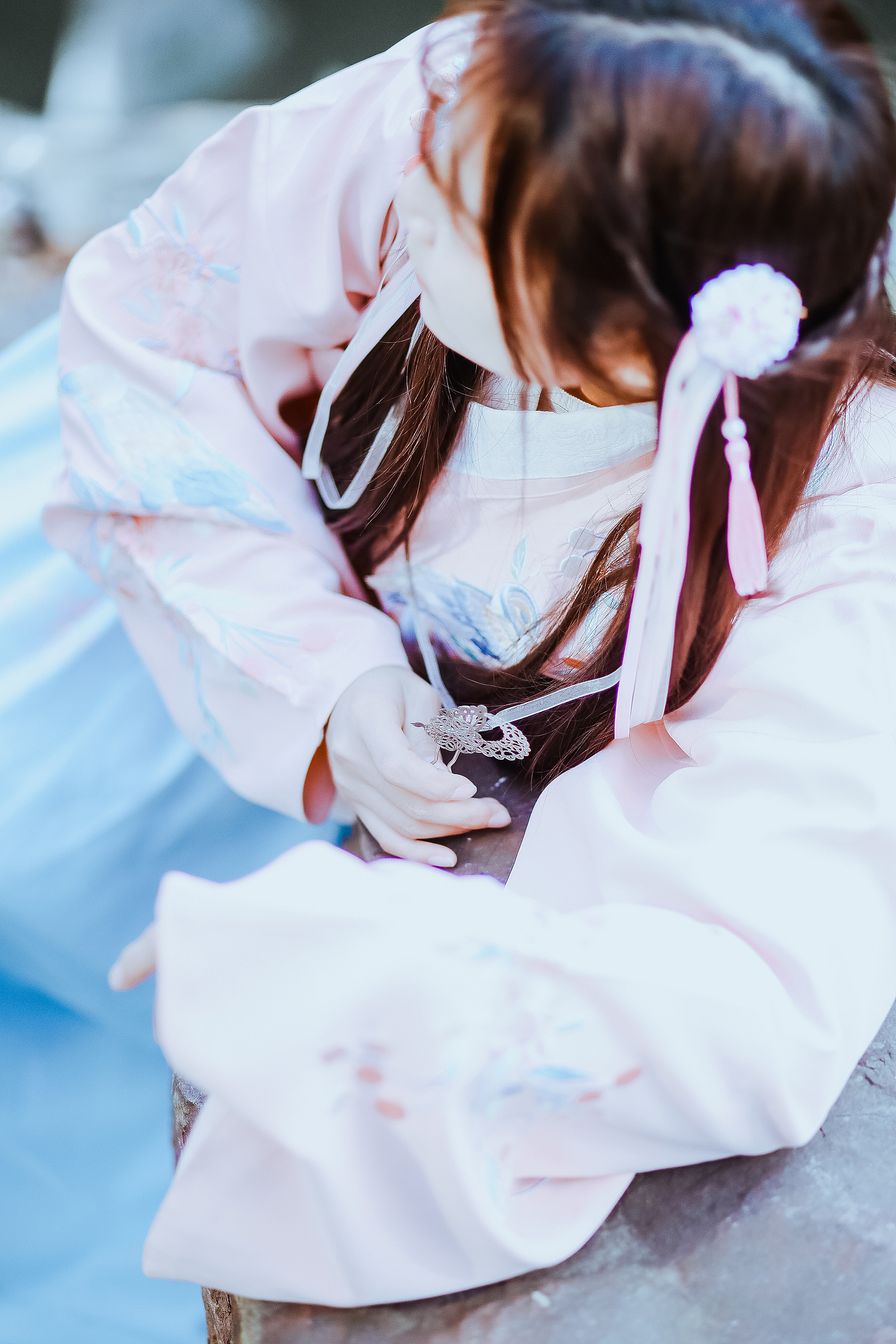 赐福标签人像美女汉服创作时间2017/11/30汉服1站39添加表情喜欢ta的