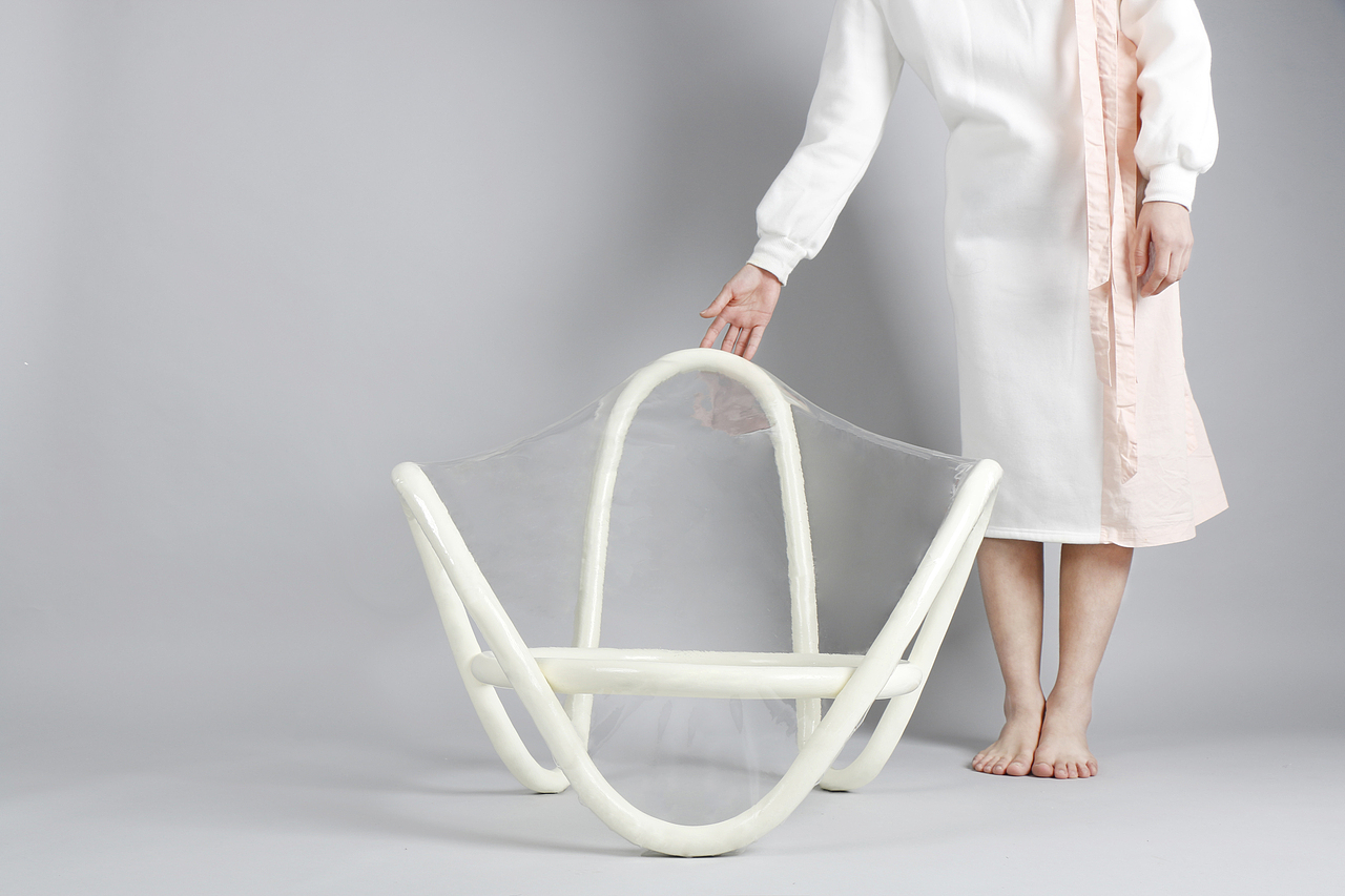 材料之间的博弈——使用户漂浮起来的椅子