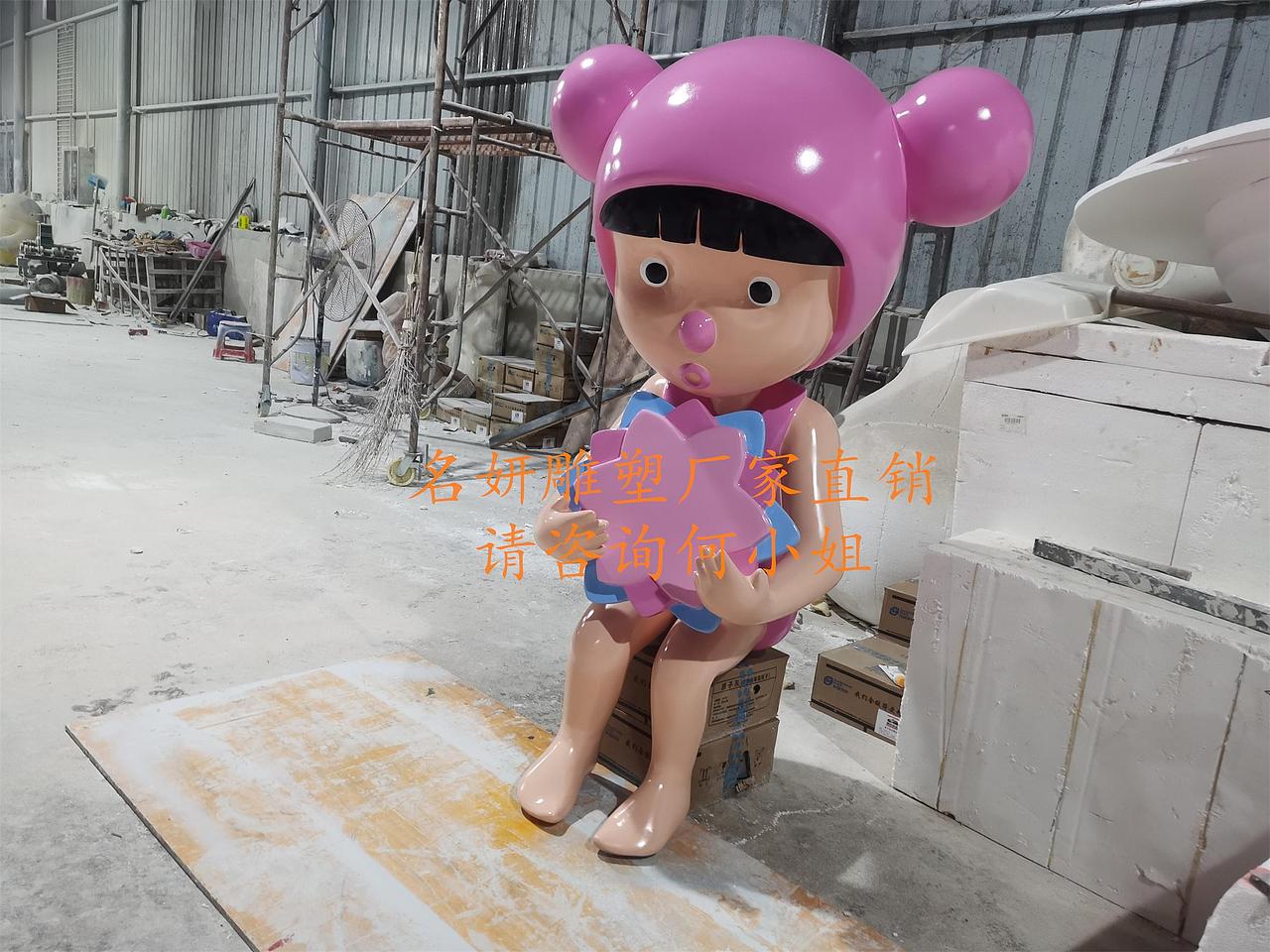 玻璃钢卡通花朵公仔雕塑在户外景观摆放脸上挂满了笑意