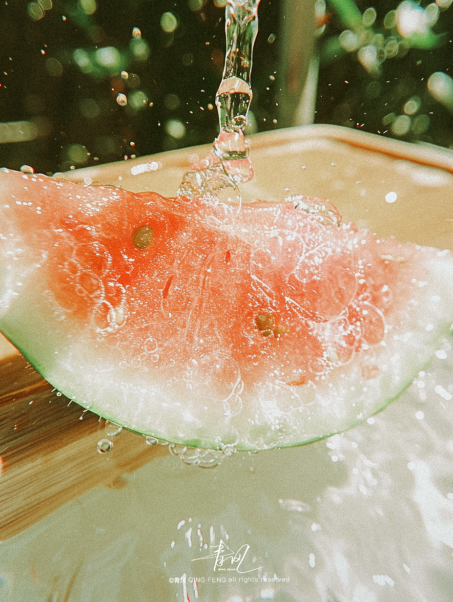 夏天的颜色是绿色的