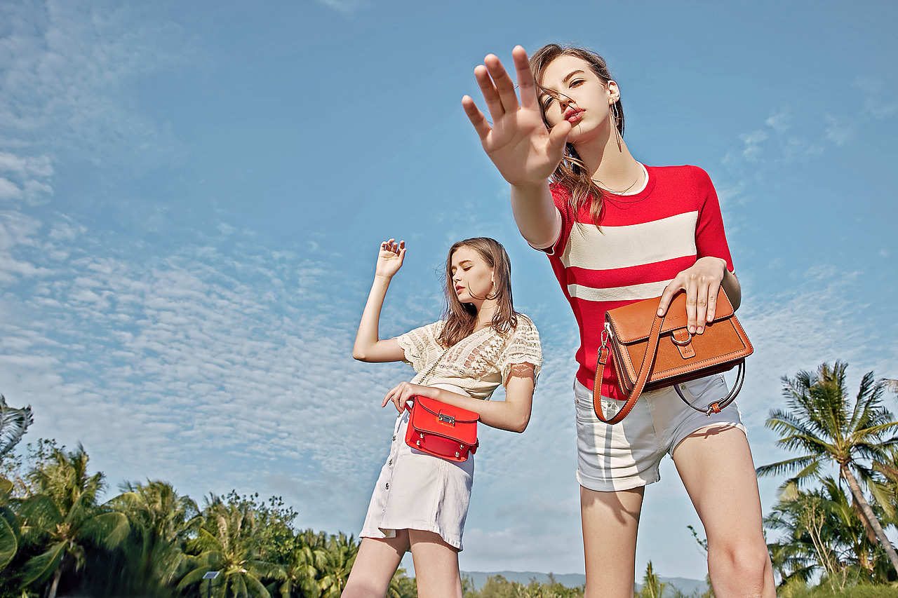 2019春夏稻草人女包形象片（圖ZMTU2NjM0NjUy） - 人像攝影 - 站酷設(shè)計(jì)師AlexPengWanYi原創(chuàng)素材 - 站酷ZCOOL