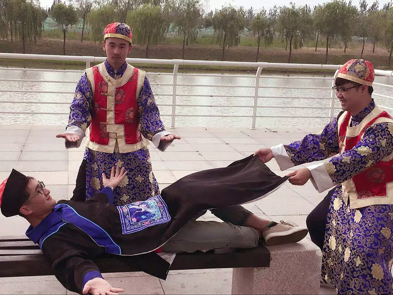 你说毕业遥遥无期，转眼就各奔东西。（图ZNTEwMDQwMDg=） - 人像摄影 - 站酷设计师流浪的_风原创素材 - 站酷ZCOOL