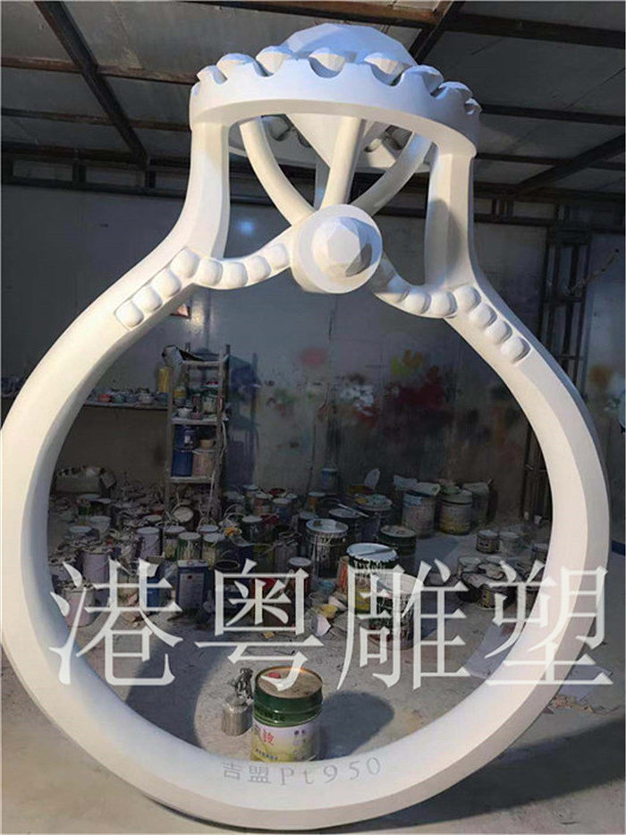浪漫爱情的象征物钻戒，玻璃钢戒指雕塑婚庆店铺摆件（图ZMjE3NDA3MDY0） - 雕塑 - 站酷设计师港粤雕塑艺术厂家原创素材 - 站酷ZCOOL