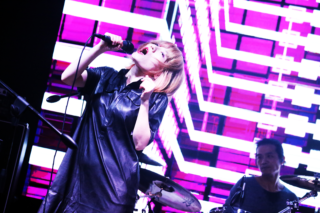 珠海涂鸦 【雾点原创涂鸦】珠海发条橙子livehouse酒吧