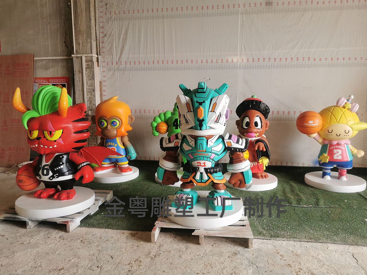 香港青年广场的潮玩摆件