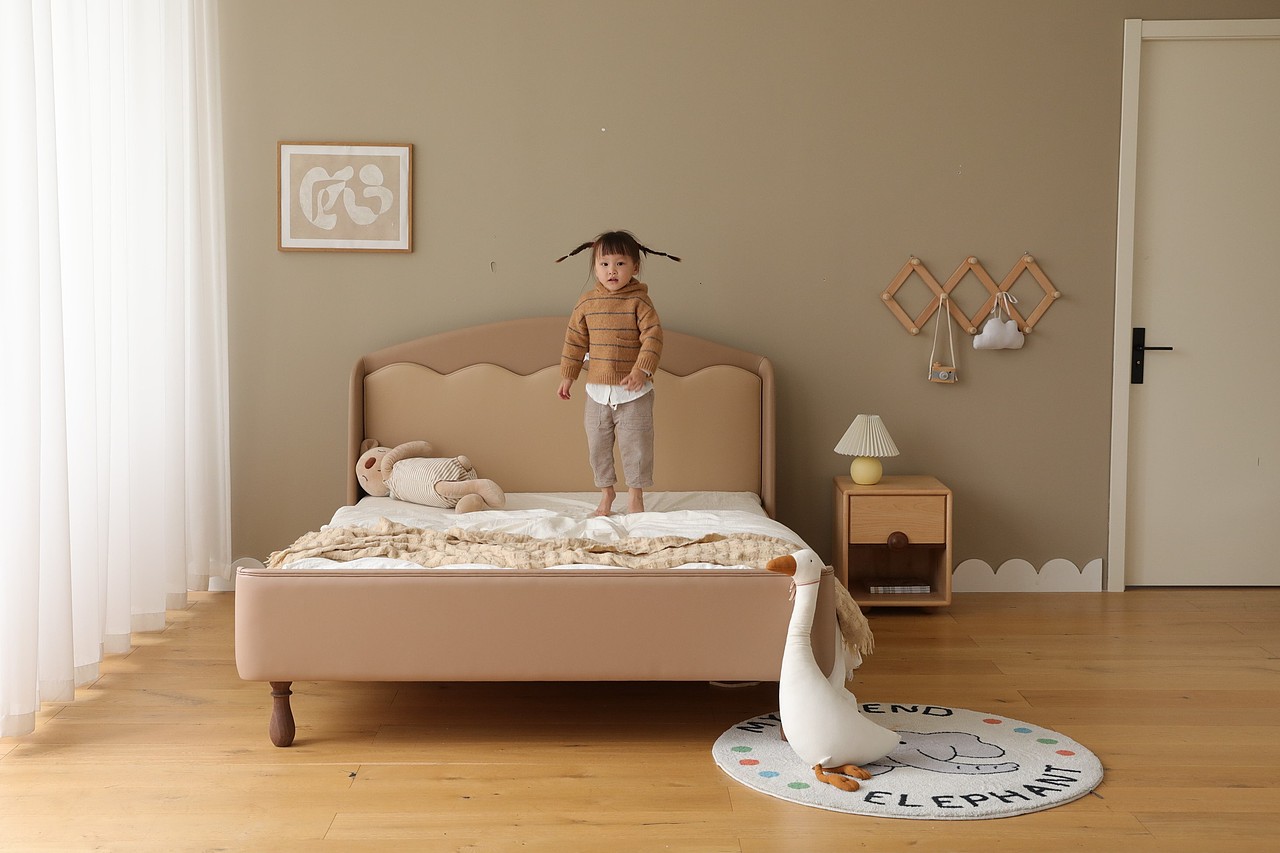 姜饼床 | 包裹感满满的儿童软包床