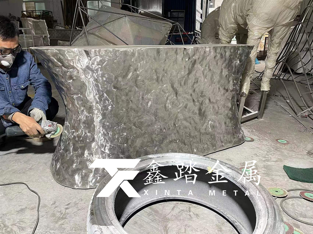 酒店不锈钢造型茶几、手工锻造曲面茶几脚该如何保养呢