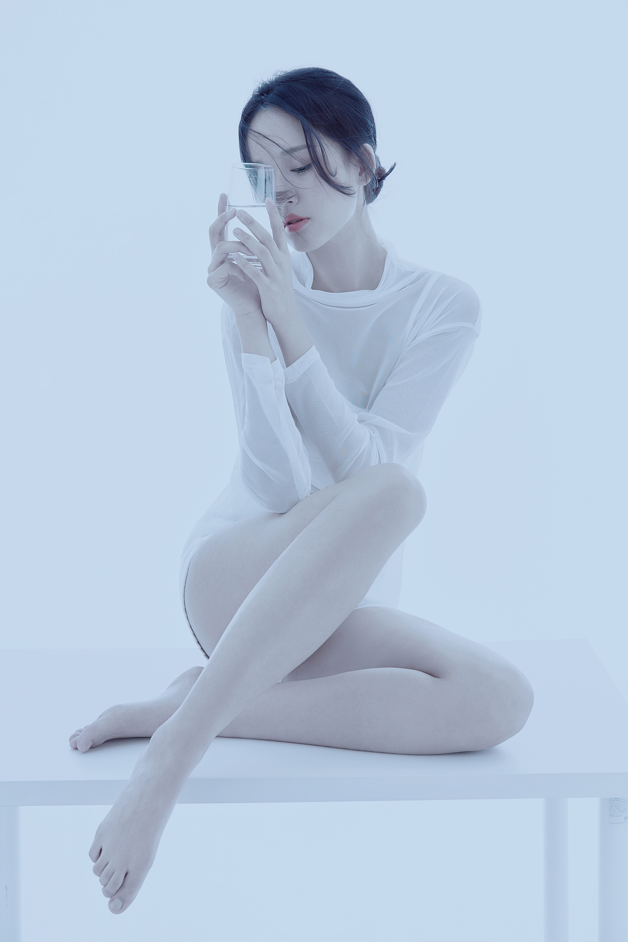 被90后年轻群体偏爱的，简约纯欲风写真照（图ZMzA5NjExNzI0） - 时尚/艺术摄影 - 站酷设计师遇见YUJIAN原创素材 - 站酷ZCOOL