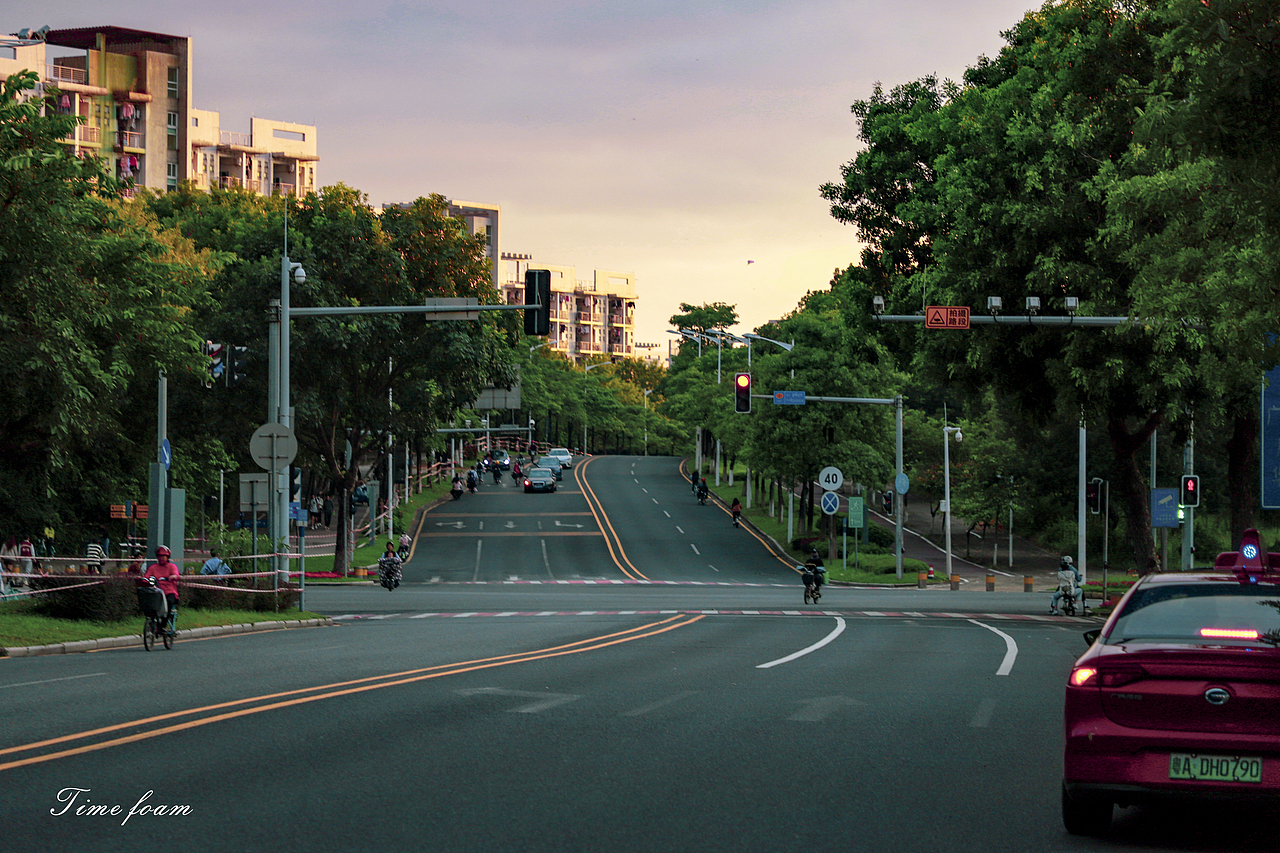 番禺大學(xué)城落日與歸途（圖ZMzI0NTE1MDAw） - 人文/紀(jì)實攝影 - 站酷設(shè)計師時間泡沫原創(chuàng)素材 - 站酷ZCOOL