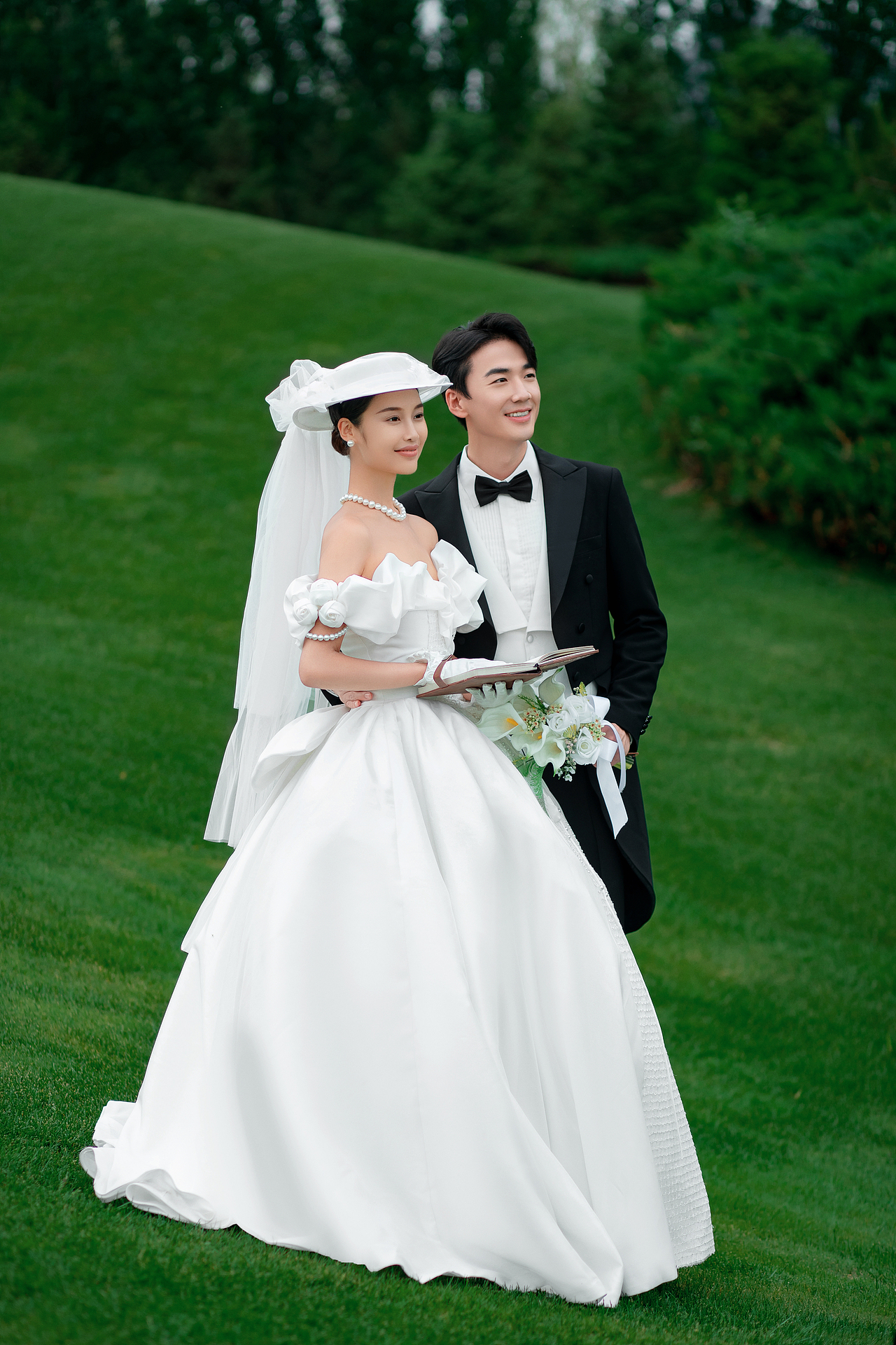 幸亏听劝😍把草坪婚纱照拍成了电影风感觉!!