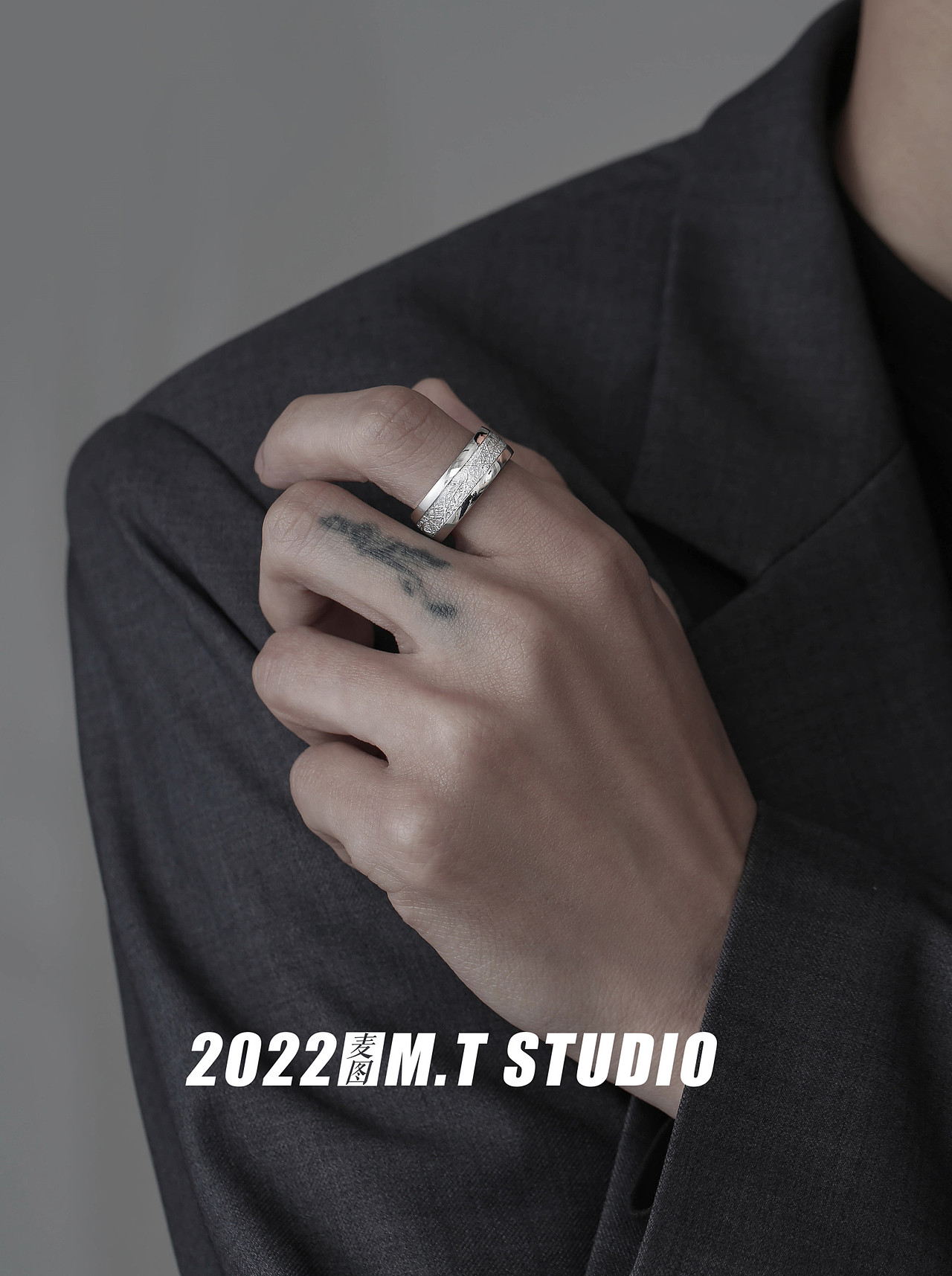 产品摄影 男士饰品项链耳饰戒指模特拍摄 暗黑男士饰品