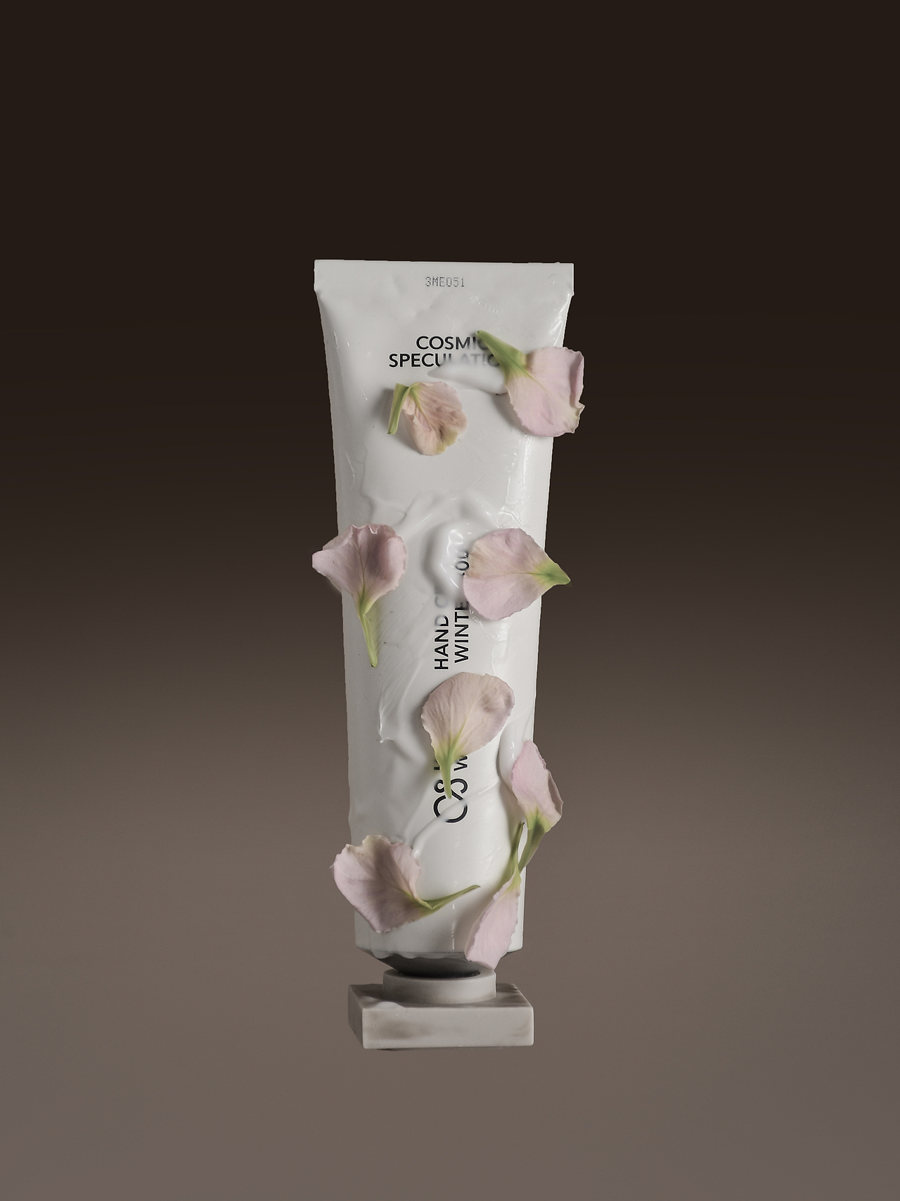 宇宙的猜想-護(hù)手霜拍攝（圖ZMzYwOTEwNDMy） - 時尚/藝術(shù)攝影 - 站酷設(shè)計師浪漫小玉原創(chuàng)素材 - 站酷ZCOOL