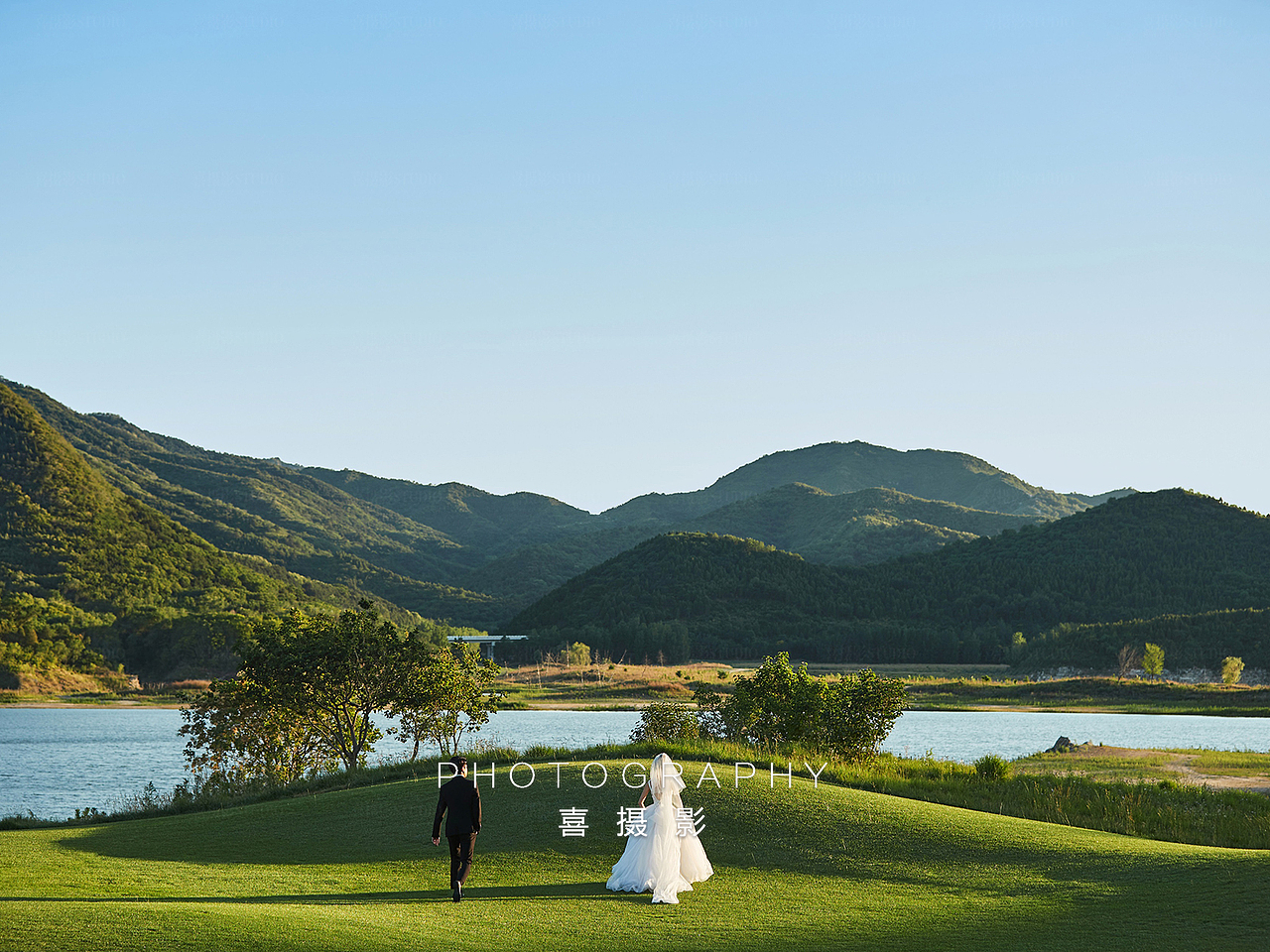 没失望！电影感森系草坪婚纱照，这样拍美翻了~（图ZMzE2NDI4NzMy） - 婚礼摄影 - 站酷设计师遇见YUJIAN原创素材 - 站酷ZCOOL