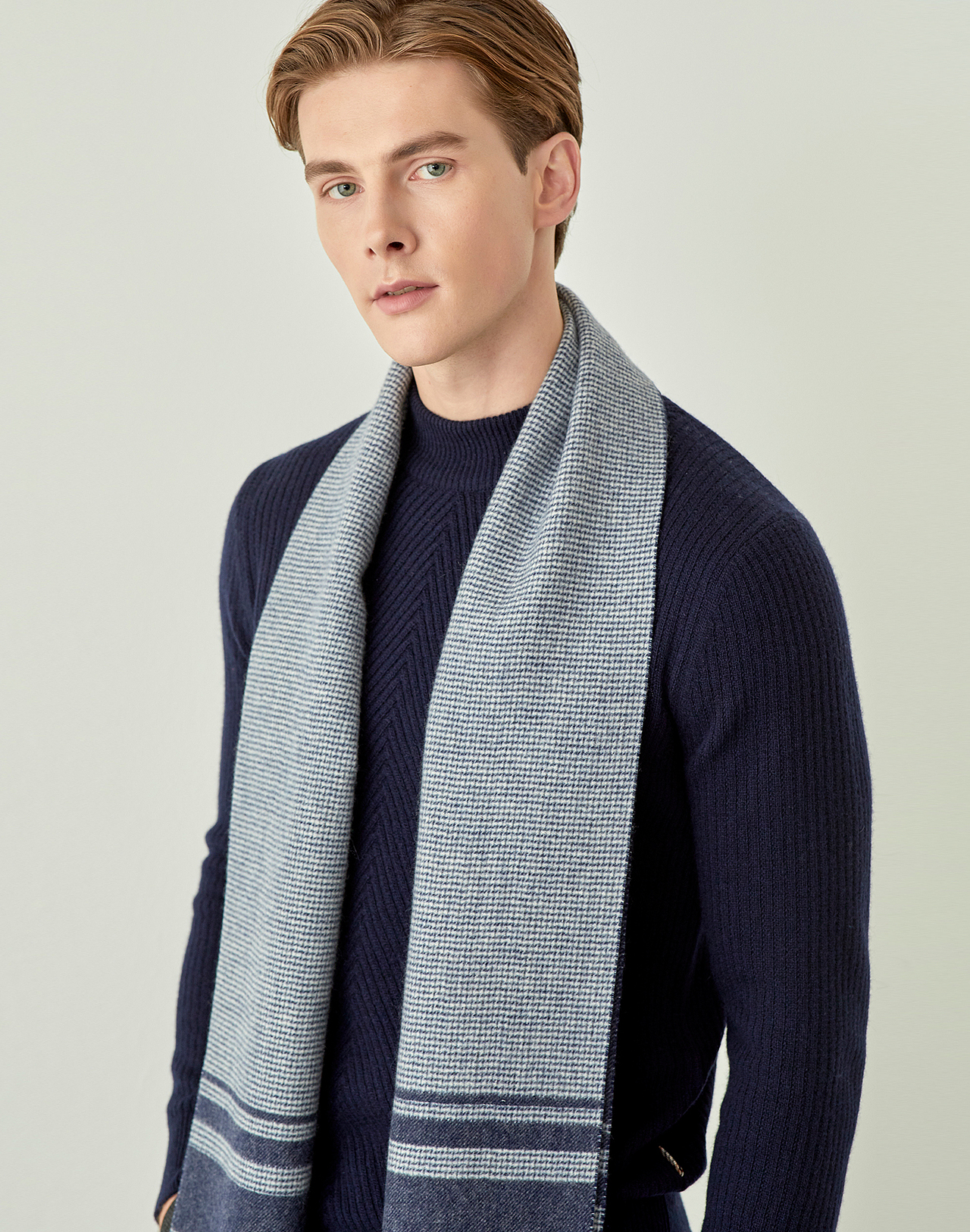 秋冬服装外模拍摄 男装夹克羽绒服棉衣模特 时尚围巾