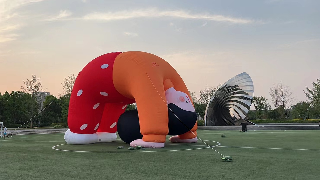 大明气模——下腰女孩 艺术展