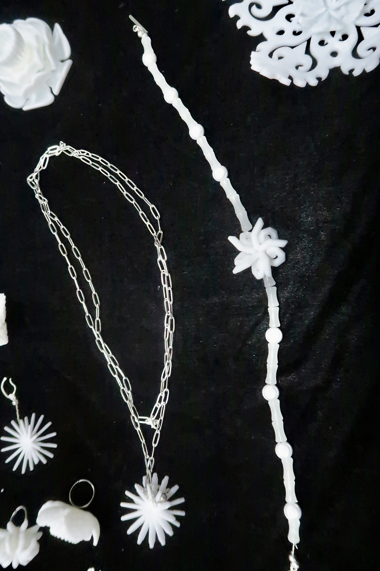 虚拟生境数字花园3.0-彝族刺绣纹样非遗再生（图ZMzQwMzEzODI0） - 人物/生物 - 站酷设计师汀一白YANA原创素材 - 站酷ZCOOL