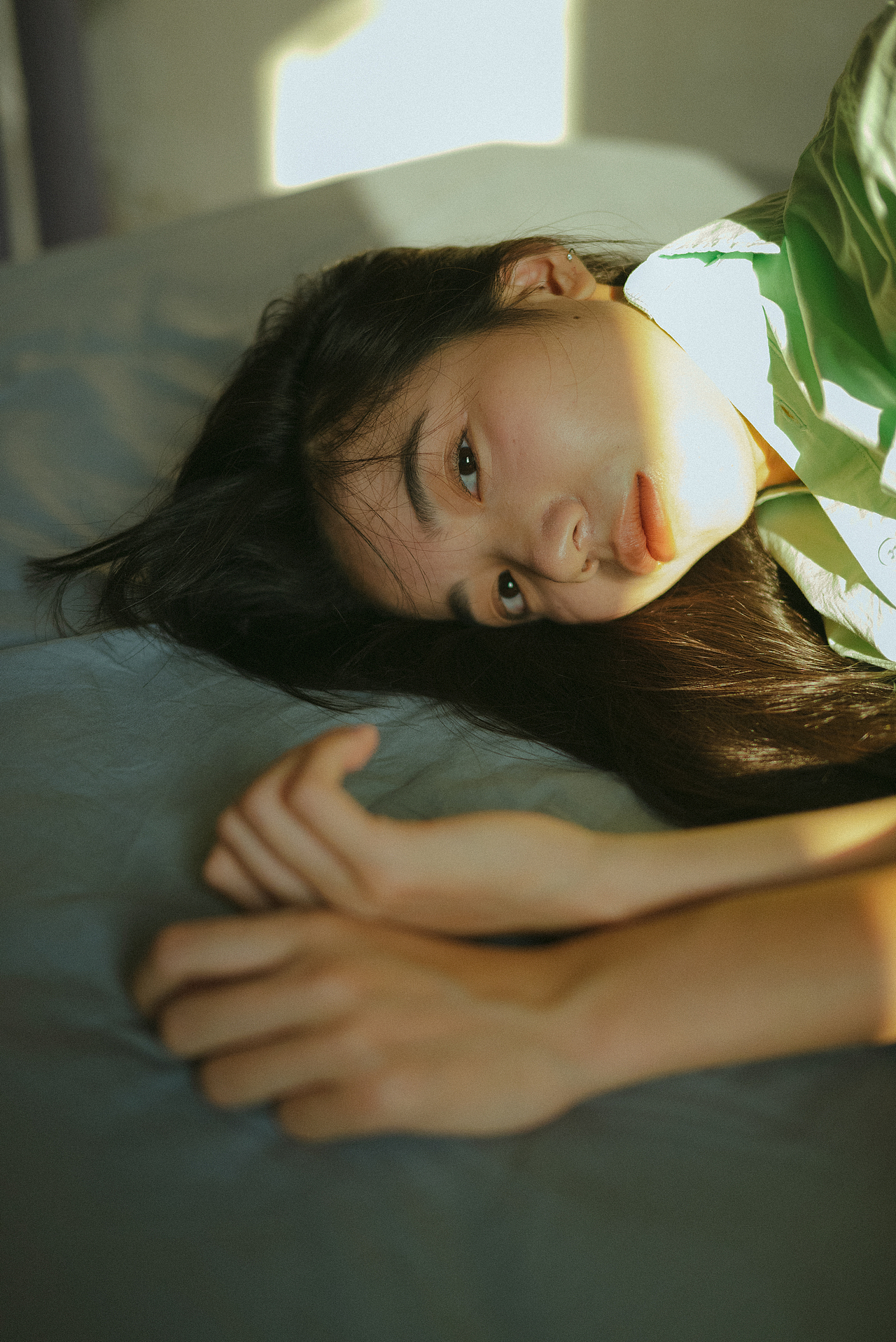 捡到一束光（图ZMzE4NDA0MzI4） - 人像摄影 - 站酷设计师星期八八八原创素材 - 站酷ZCOOL