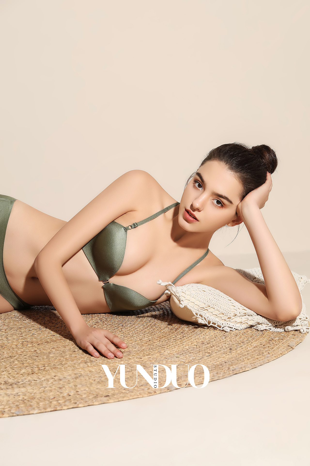 内衣 美背 文胸极简风拍摄