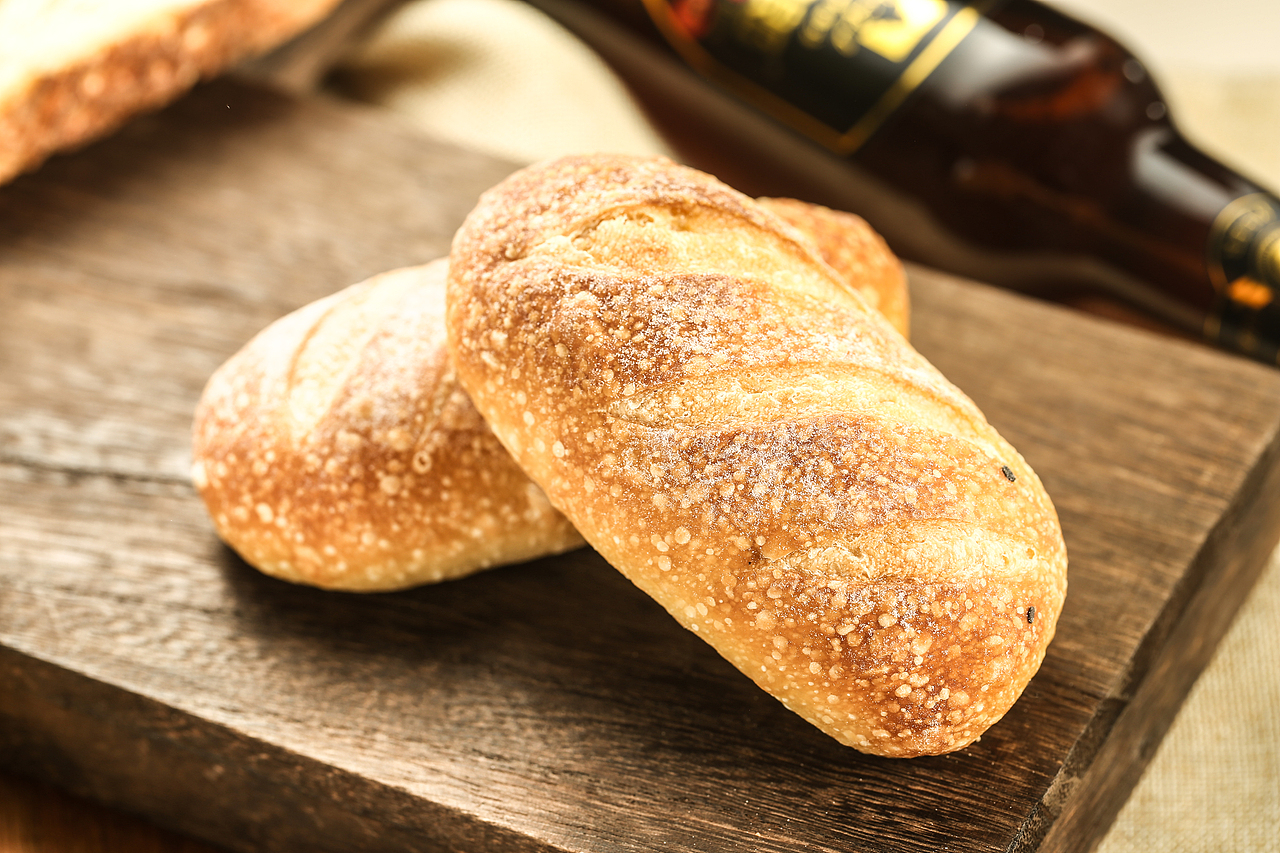 小啤酒面包 烘焙產(chǎn)品 美食攝影 產(chǎn)品攝影（圖ZMzM3Njc5NDM2） - 產(chǎn)品攝影 - 站酷設(shè)計(jì)師周大富80原創(chuàng)素材 - 站酷ZCOOL