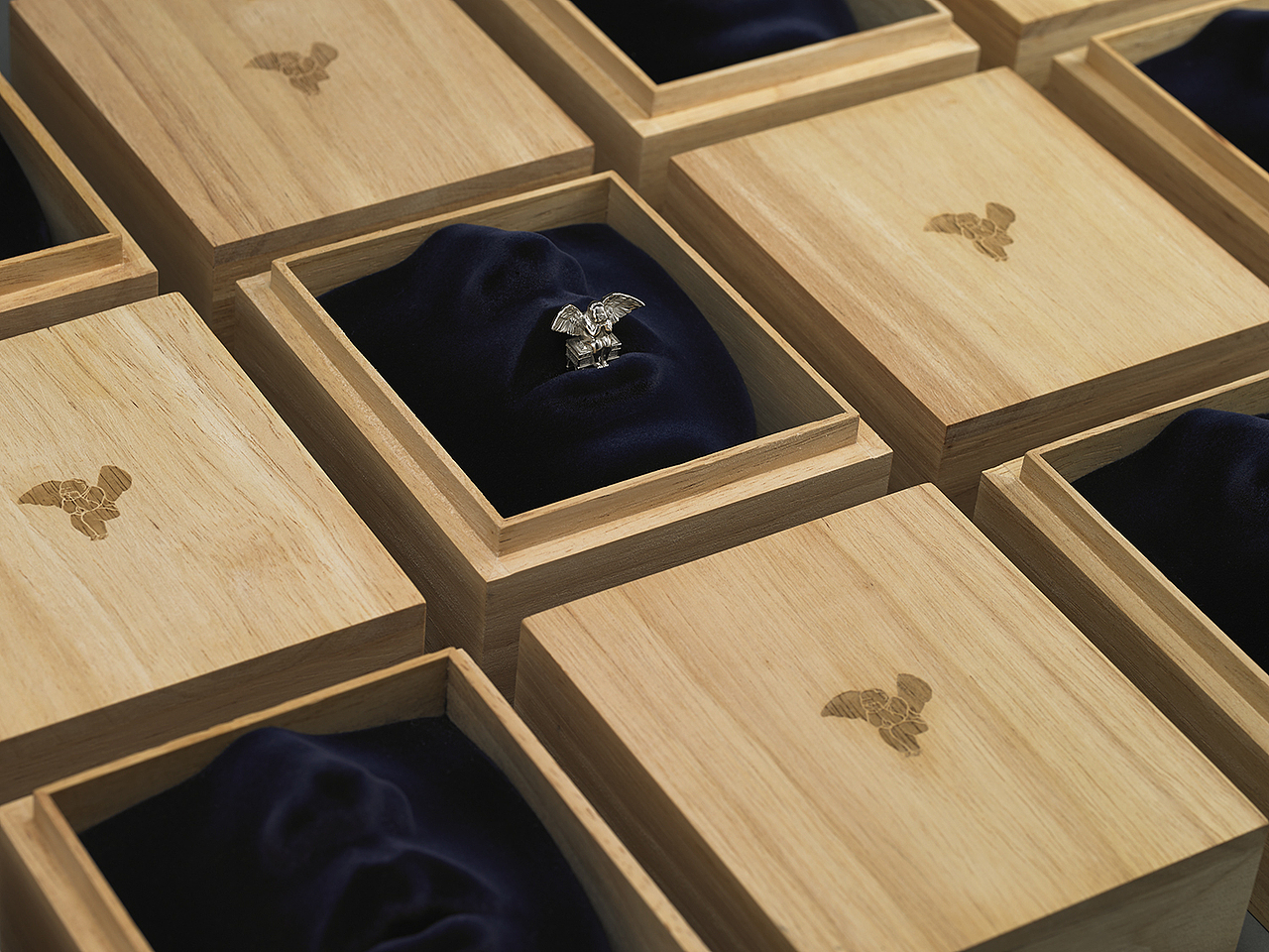 X+Q 与TOURNAIRE合作款首饰大片拍摄