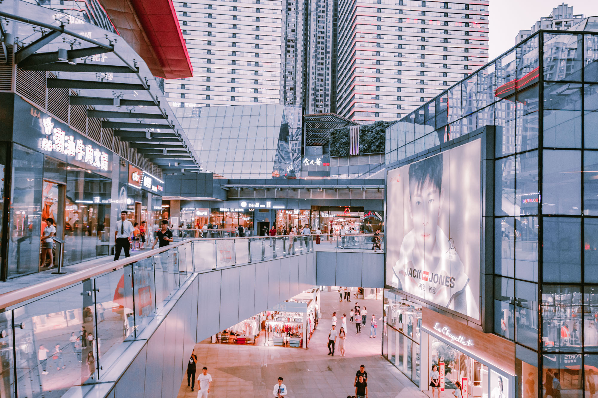上海5个超大型购物Mall的定位和发展，你最看好谁？ - 知乎