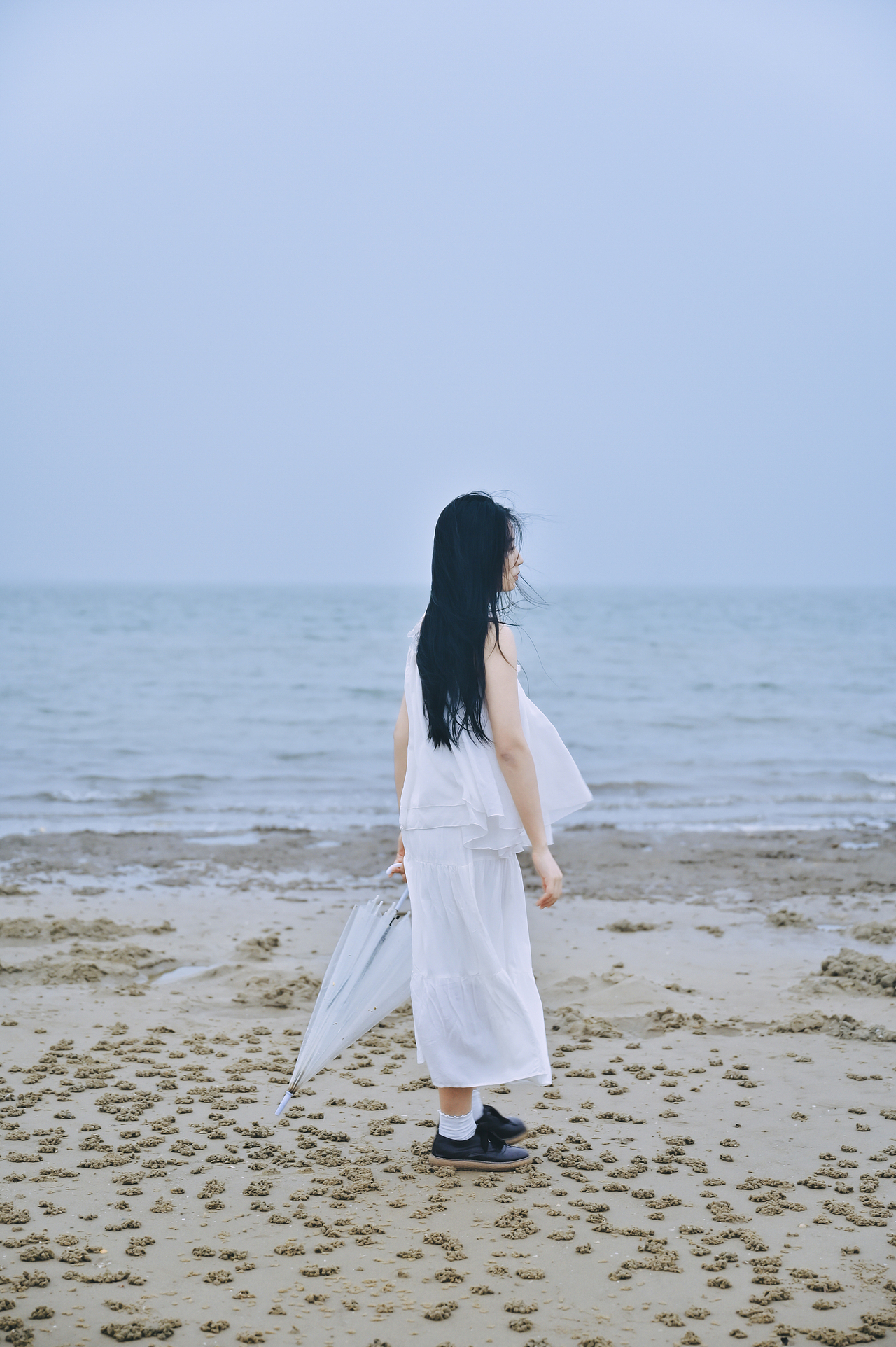 我喜欢我飞舞的头发和飘着雨还是眺望的眼光